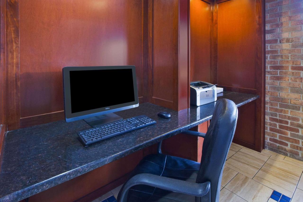 Quality Inn Marshall Near I-69 Екстер'єр фото