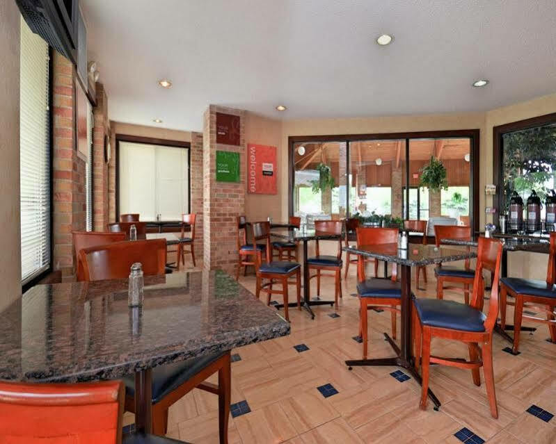 Quality Inn Marshall Near I-69 Екстер'єр фото